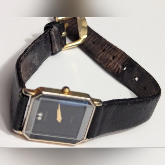 Womens LaSalle gold toned case band still have its original. Working like new - Picture 8 of 9